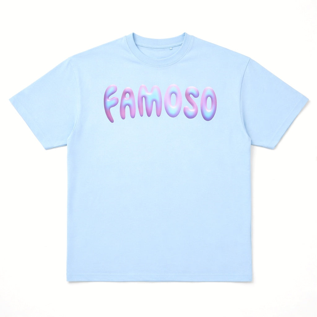Hellblaues oversized T-Shirt mit Front-Print „FAMOSO“, 270 GSM aus 100 % Baumwolle, cleaner Streetwear-Fit