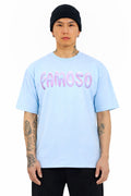 Hellblaues oversized T-Shirt mit Front-Print „FAMOSO“, 270 GSM aus 100 % Baumwolle, cleaner Streetwear-Fit